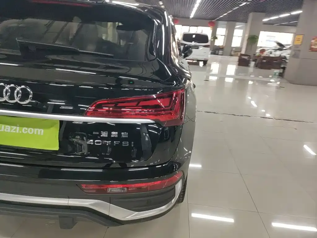 Audi Q5L Sportback — фото 5