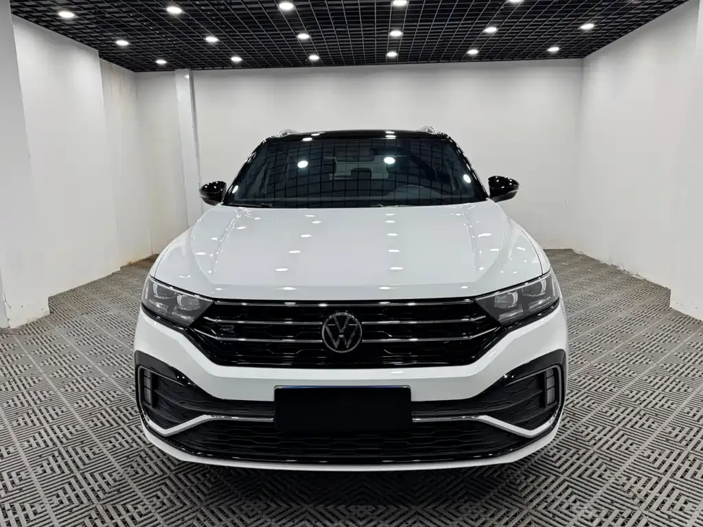 Volkswagen T-Roc — фото 1