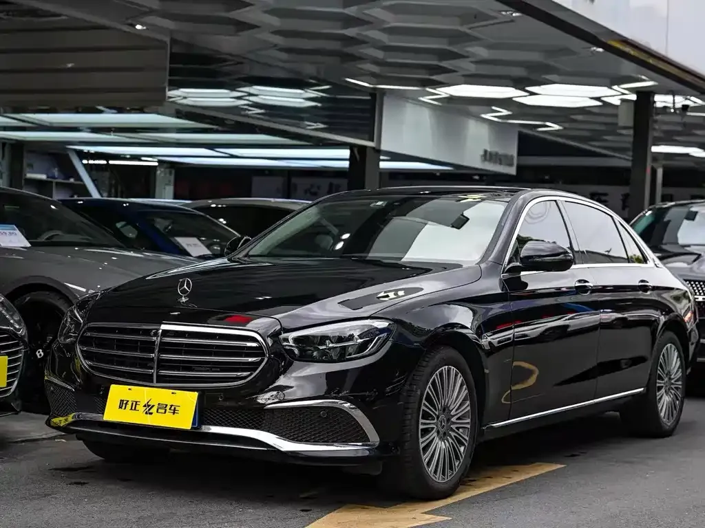 Mercedes-Benz E-Class — фото 1