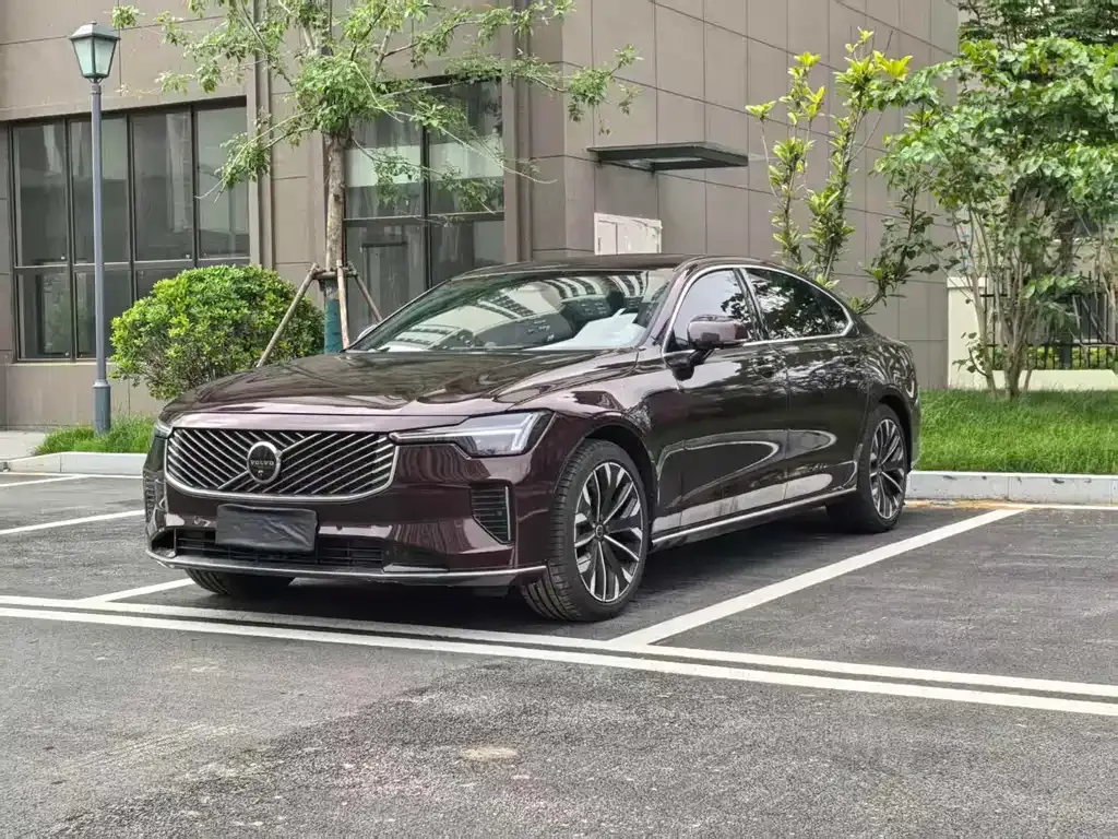 Volvo S90 — фото 1