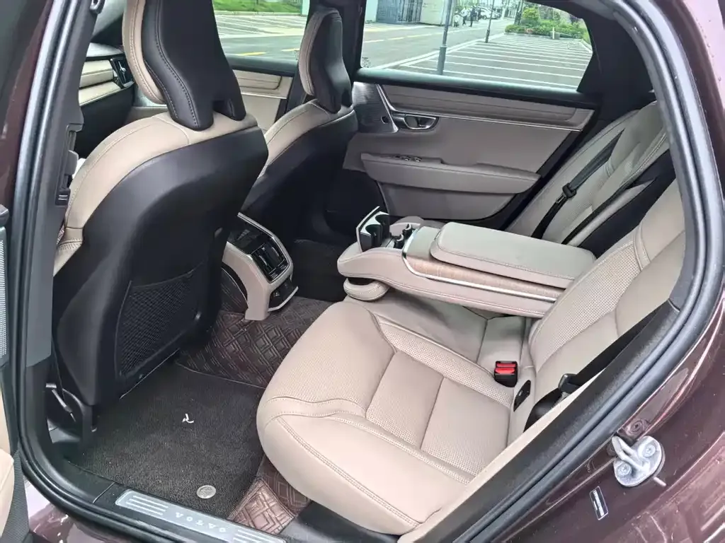 Volvo S90 — фото 9