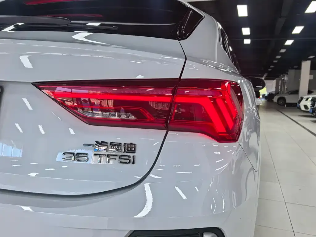 Audi Q3 Sportback 2023 из CN, фото 10