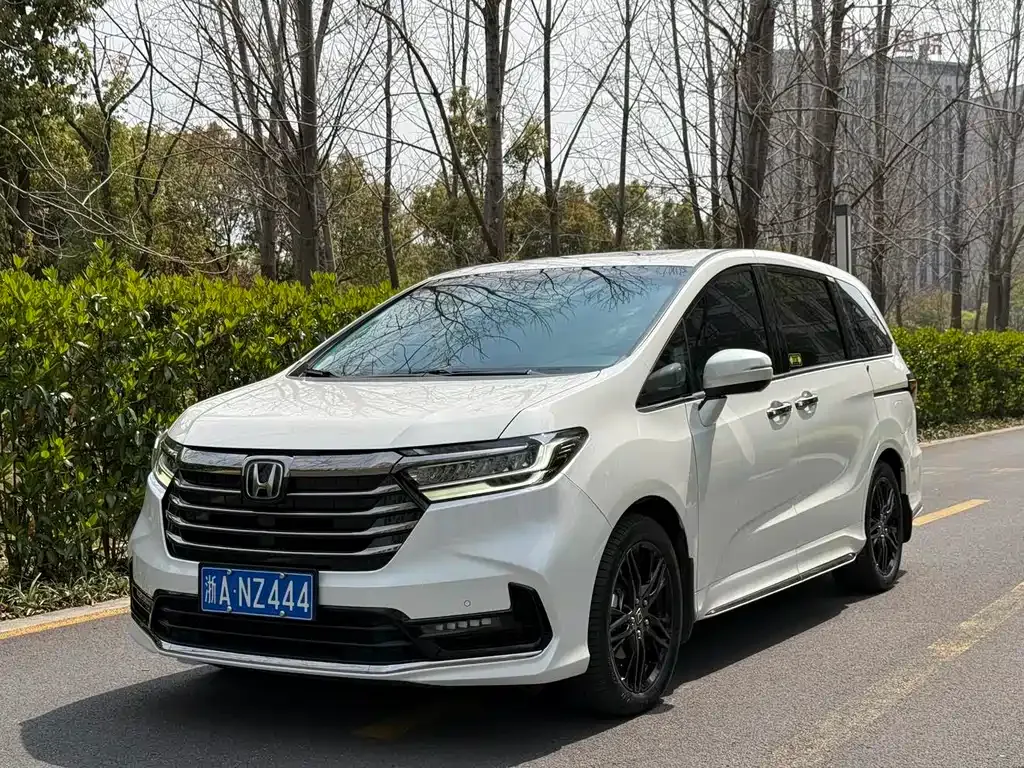 Honda Odyssey — фото 1