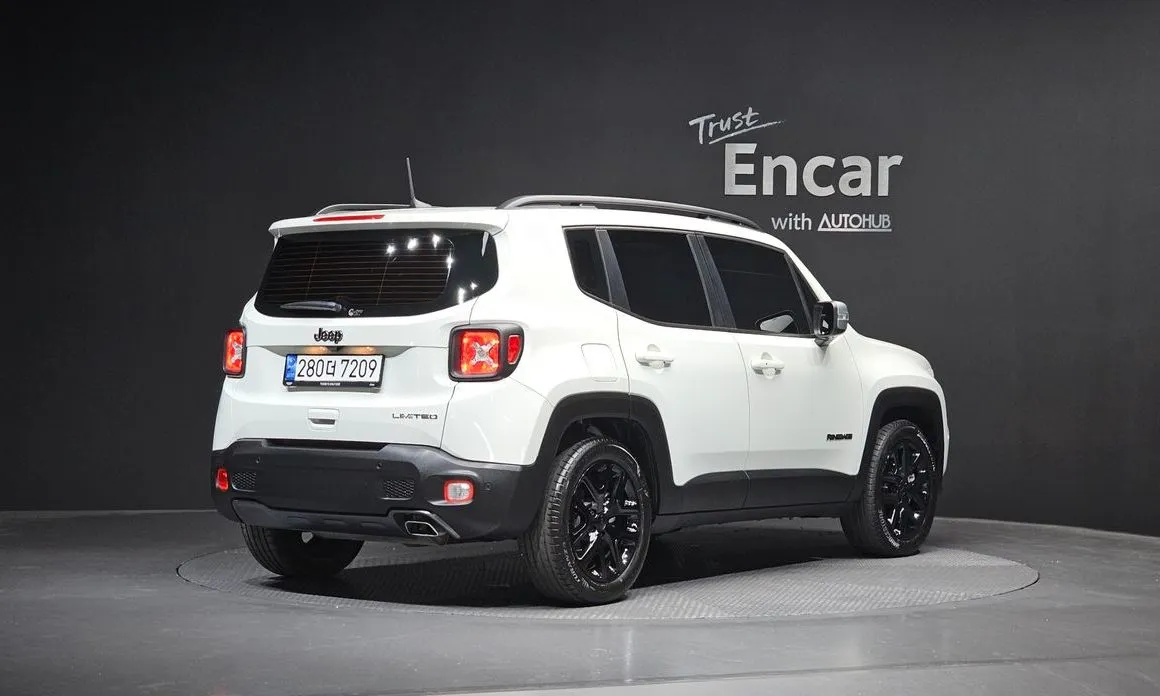 Jeep Renegade — фото 5
