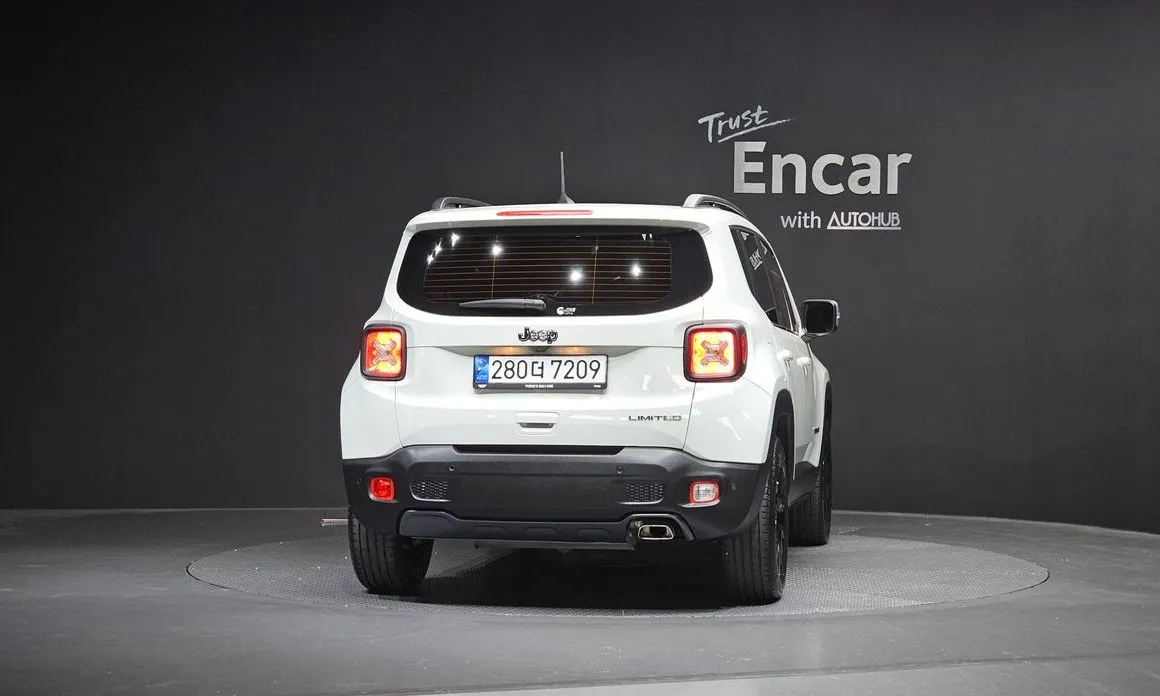 Jeep Renegade — фото 2