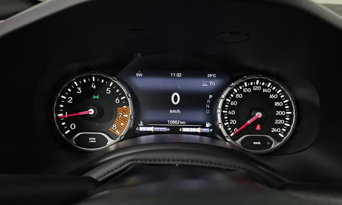 Jeep Renegade — фото 4