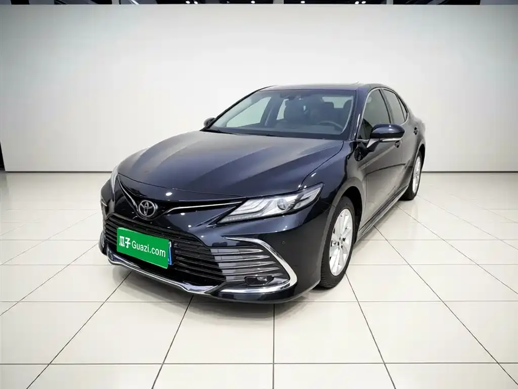 Toyota Camry — фото 1