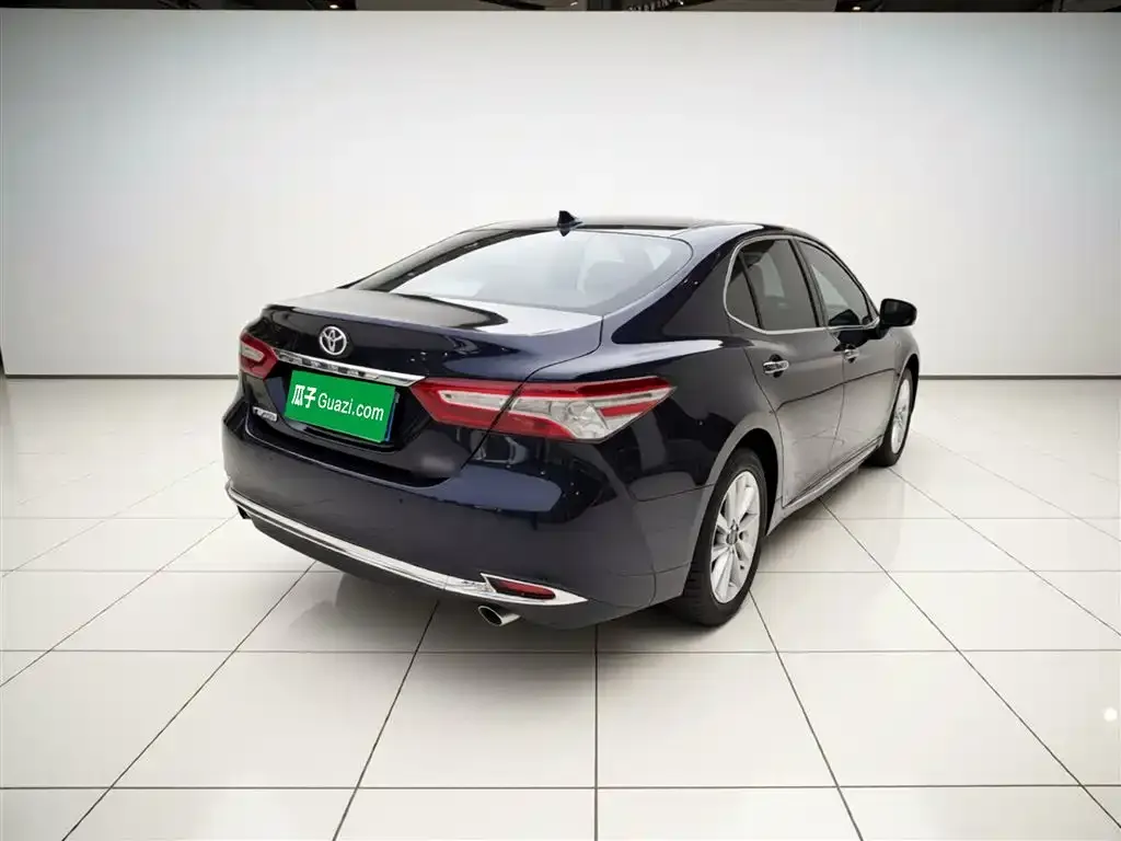 Toyota Camry — фото 9