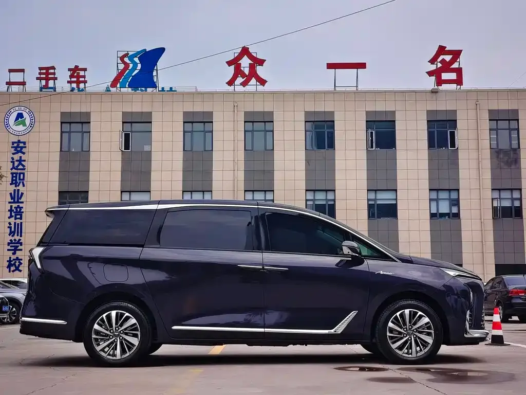 Buick GL8 Hybrid — фото 6