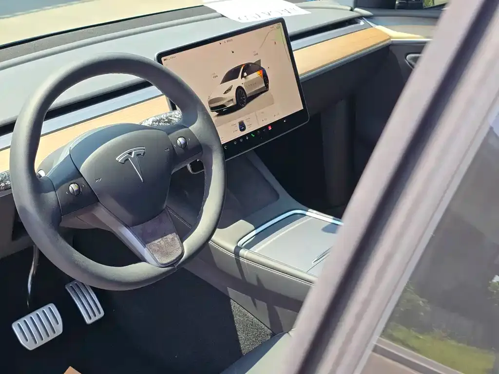Tesla Model Y — фото 4