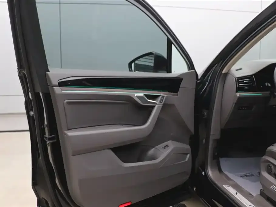 Volkswagen Touareg 2023 из CN, фото 8