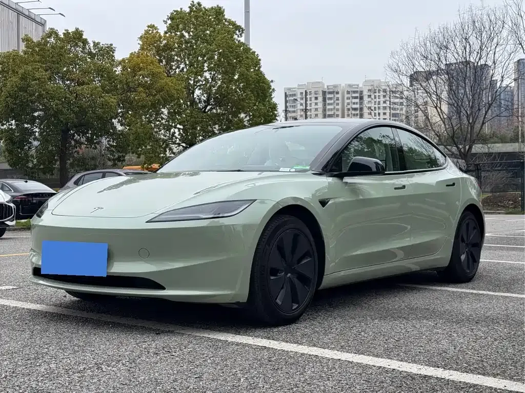 Tesla Model 3 — фото 1