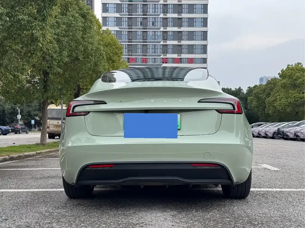 Tesla Model 3 — фото 10