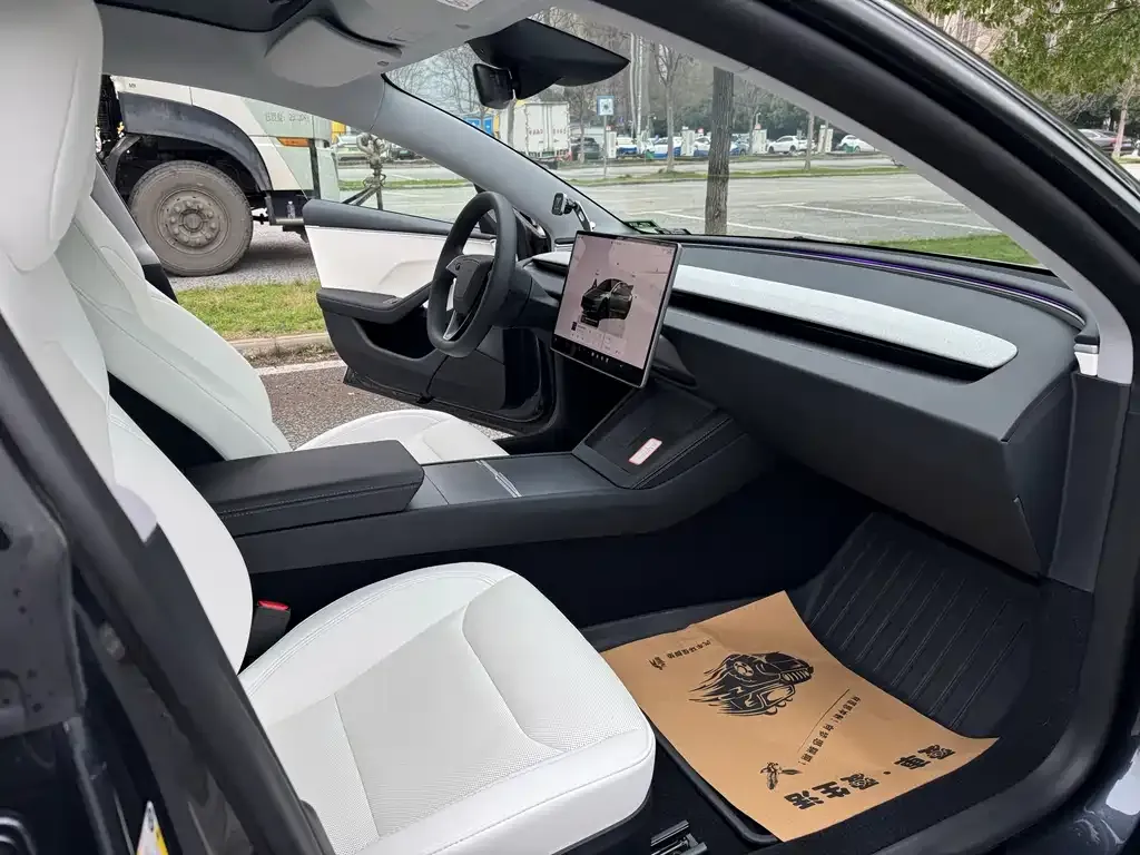Tesla Model 3 — фото 2