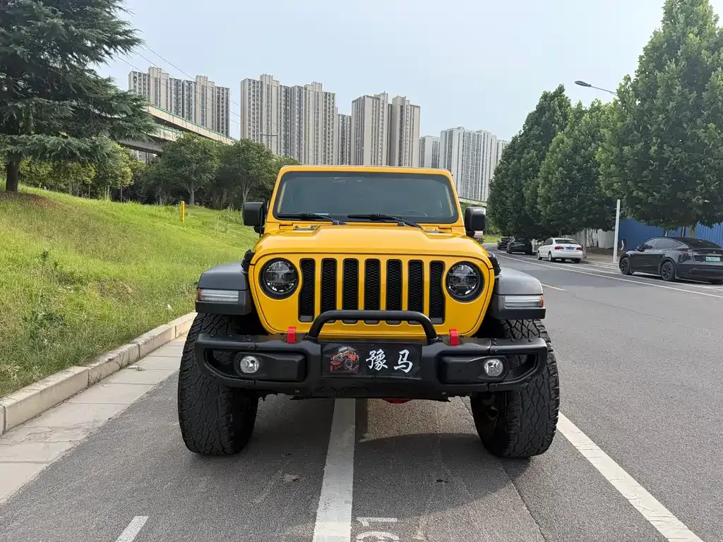 Jeep Wrangler — фото 8
