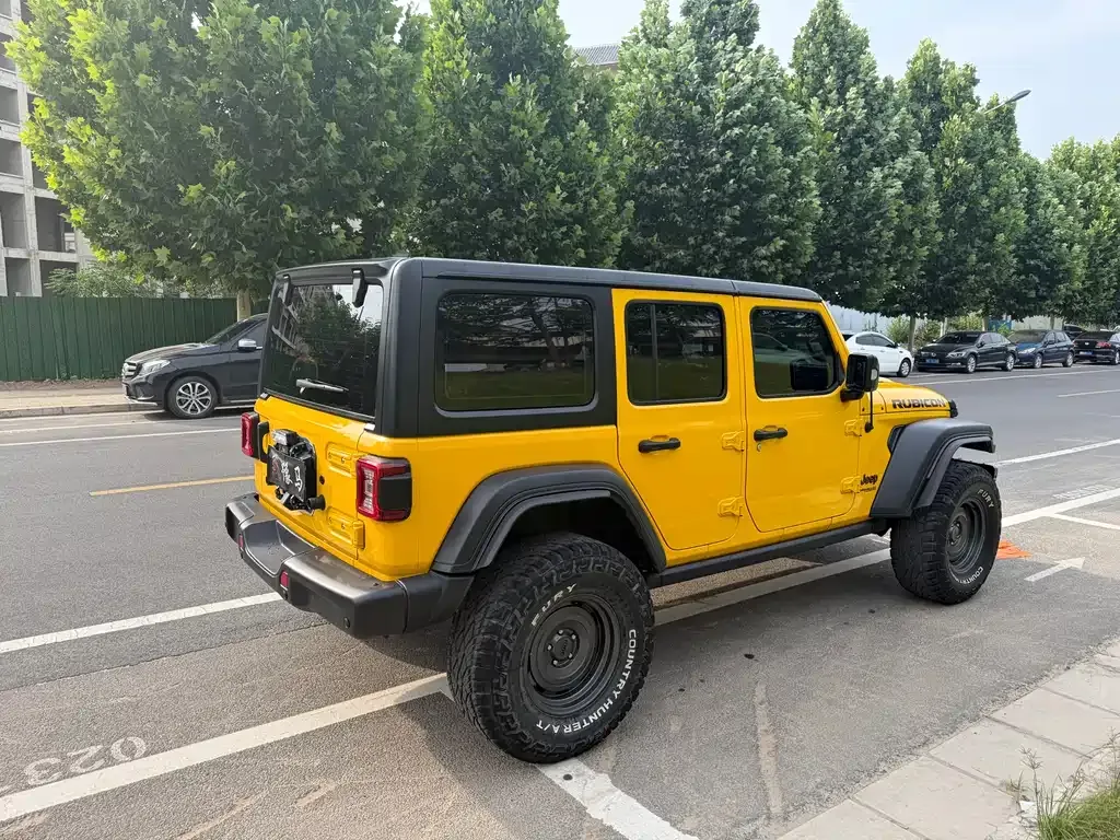 Jeep Wrangler — фото 10