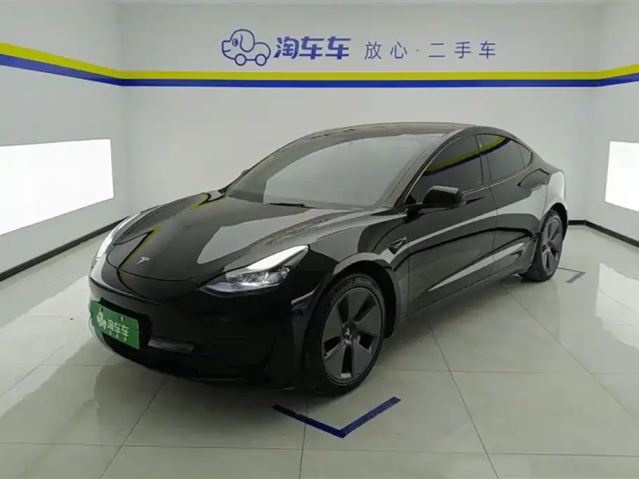 Tesla Model 3 — фото 1