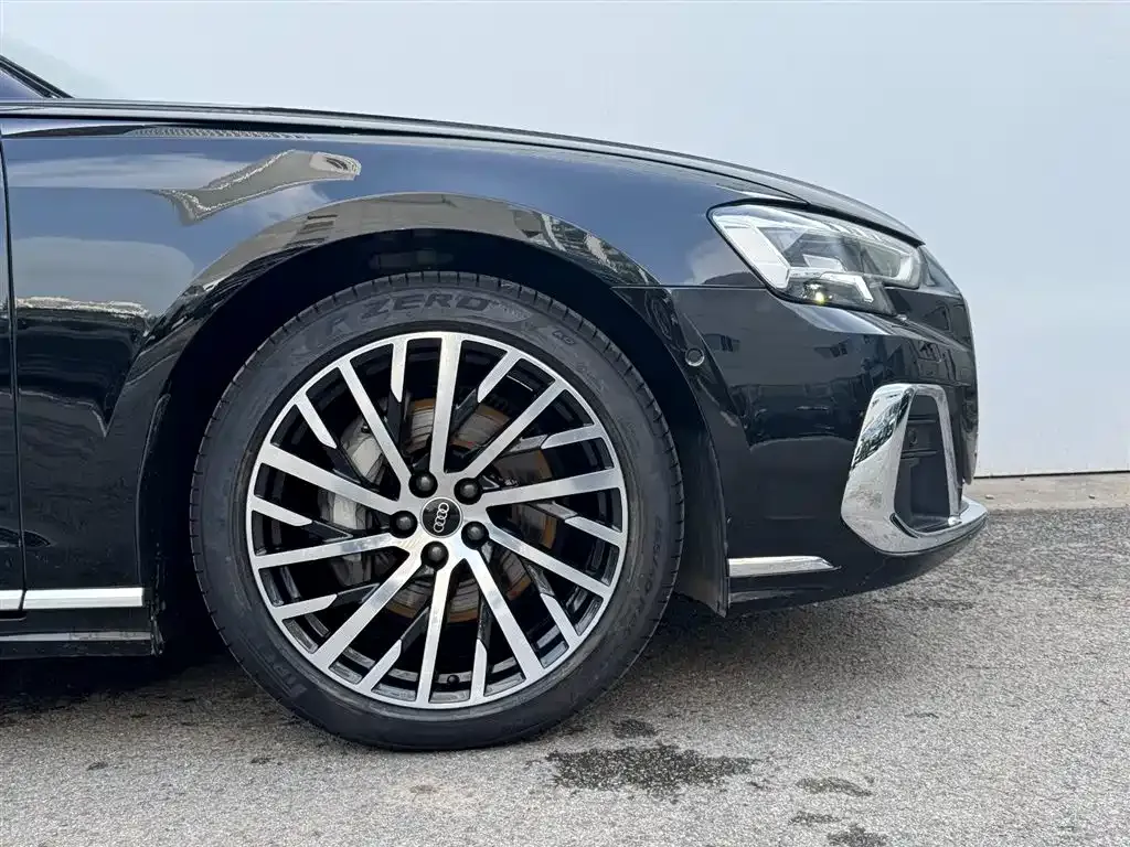 Audi A8 — фото 5
