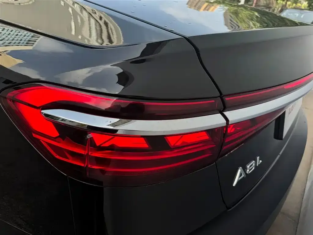Audi A8 — фото 9