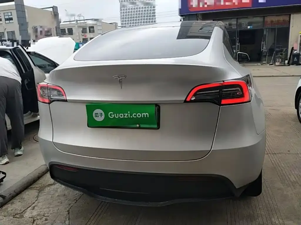 Tesla Model Y — фото 8