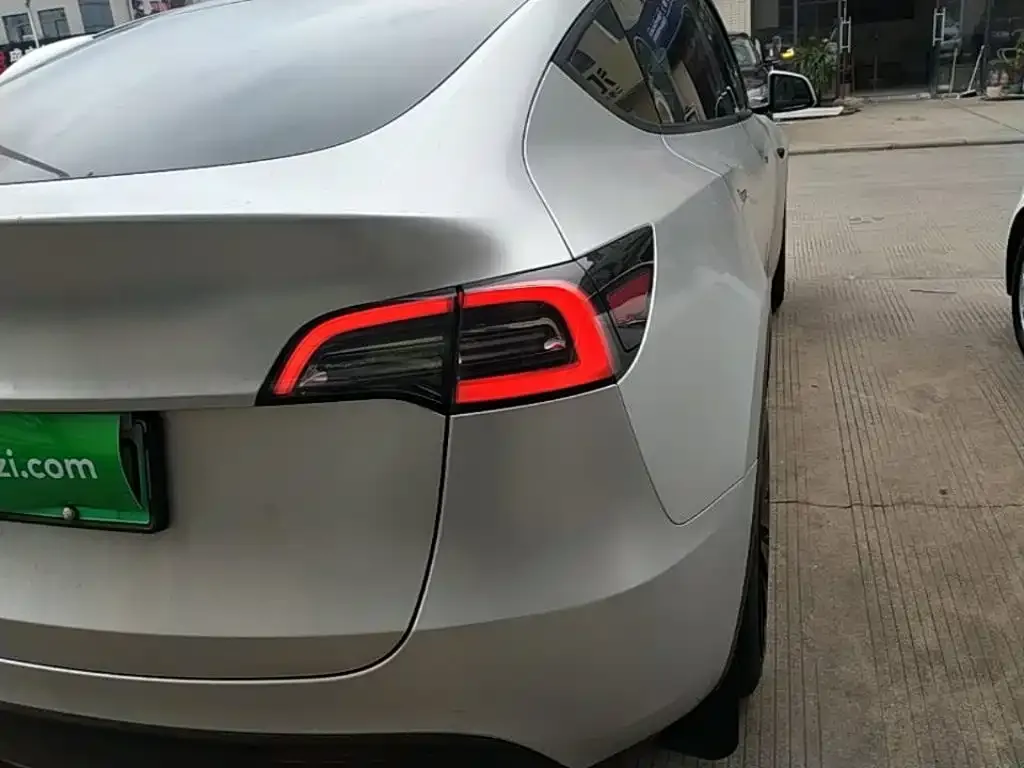 Tesla Model Y — фото 7