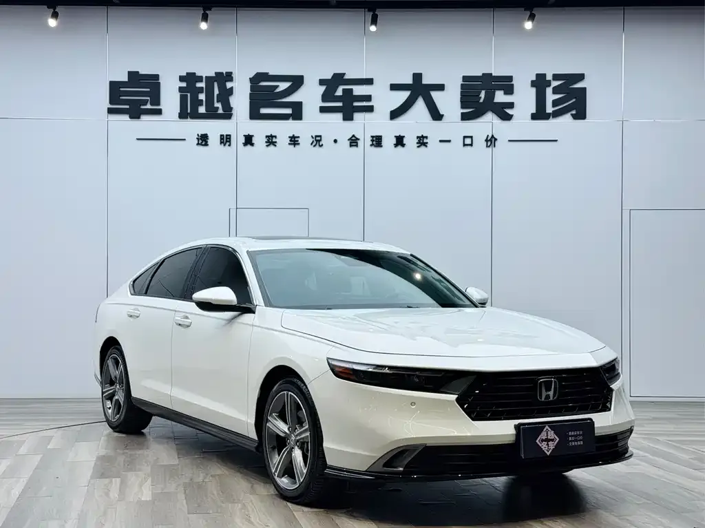 Honda Accord — фото 1