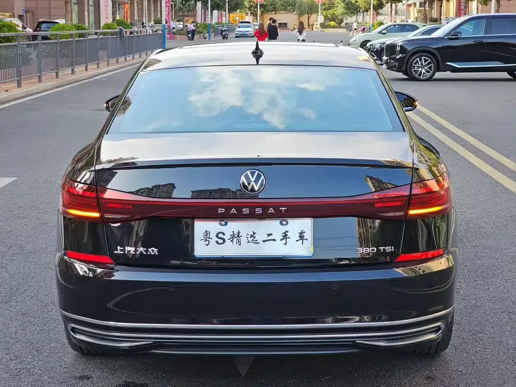 Volkswagen Passat — фото 8