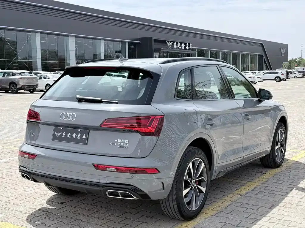 Audi Q5L — фото 8