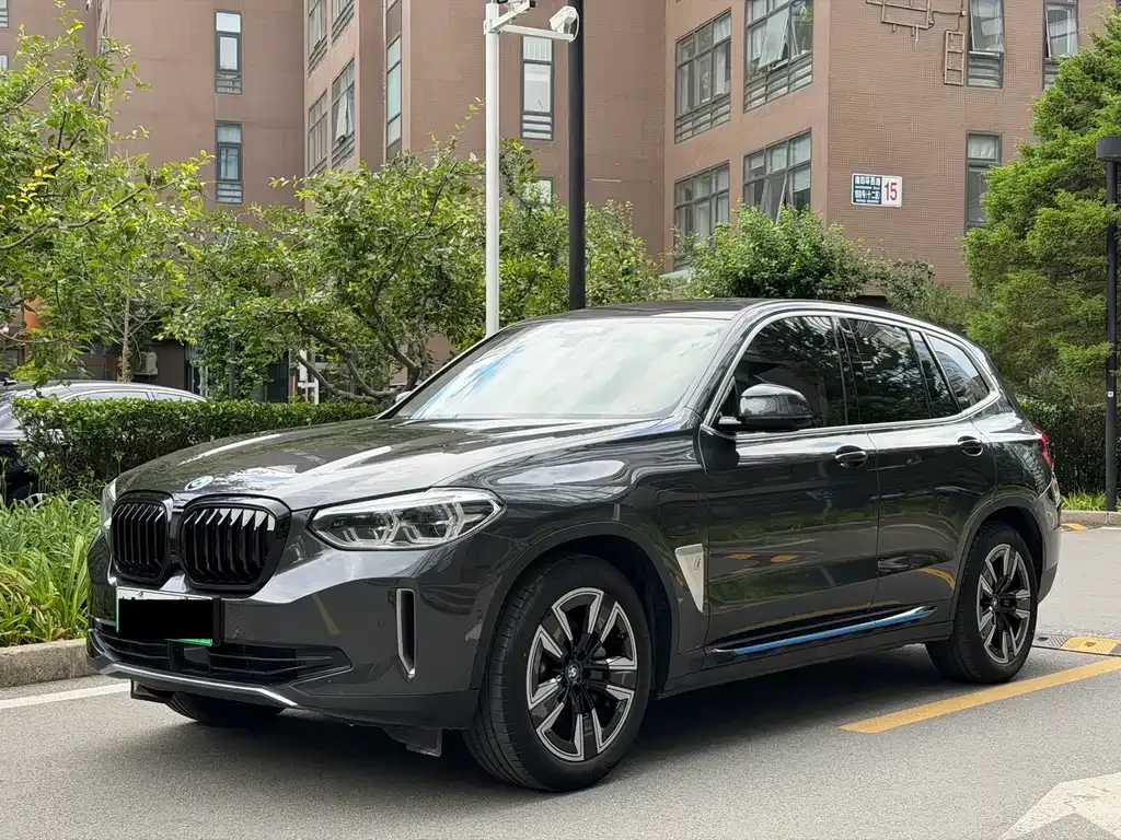 BMW iX3 — фото 1