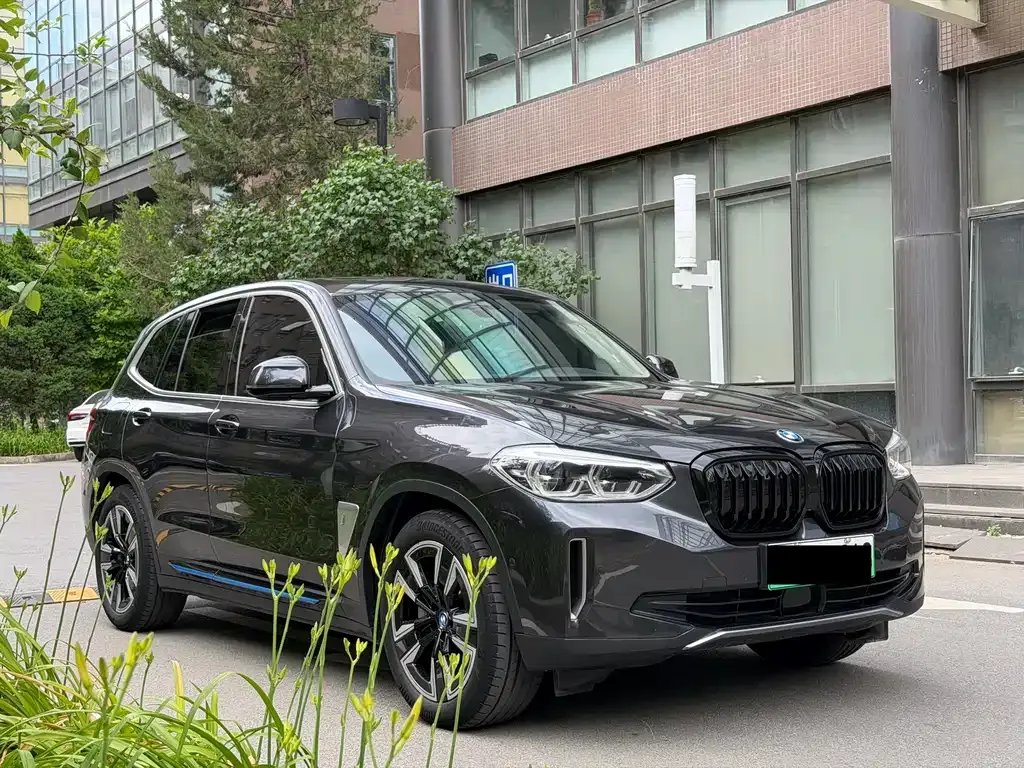 BMW iX3 — фото 4