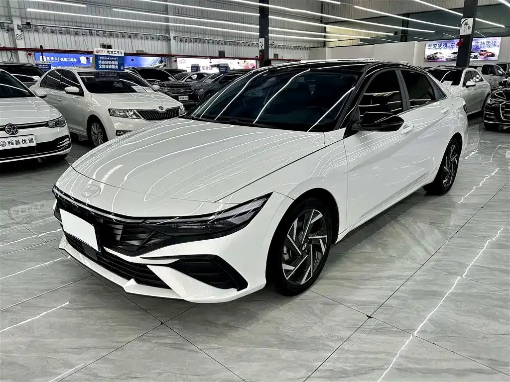 Hyundai Elantra — фото 1