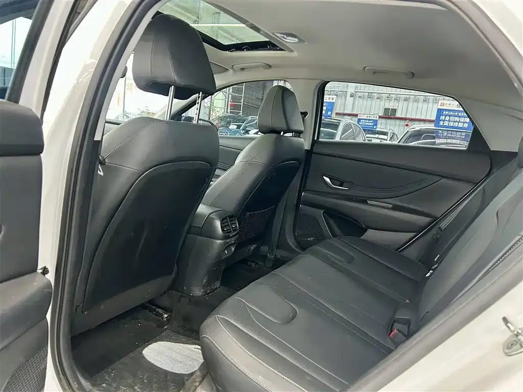 Hyundai Elantra — фото 8