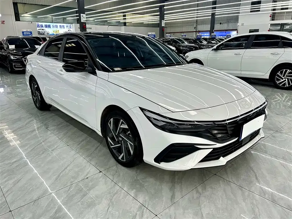 Hyundai Elantra — фото 7