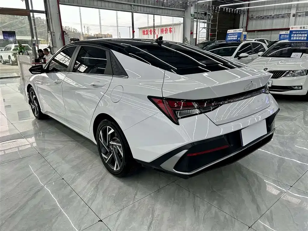 Hyundai Elantra — фото 6