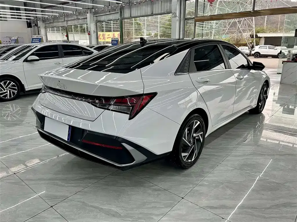 Hyundai Elantra — фото 9