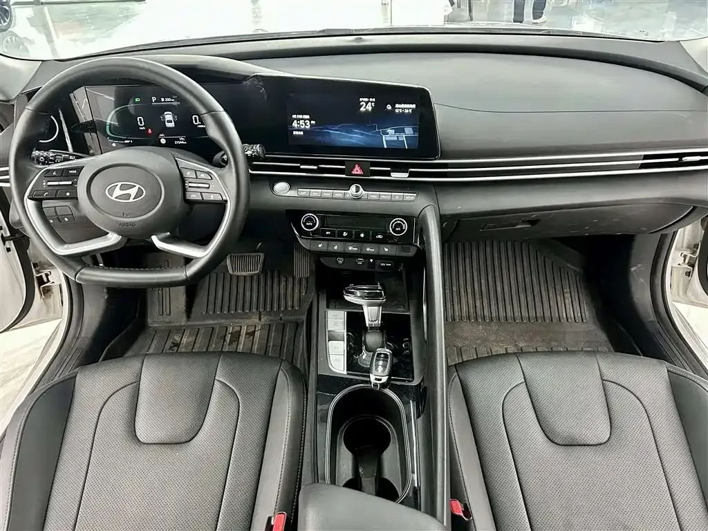 Hyundai Elantra — фото 10