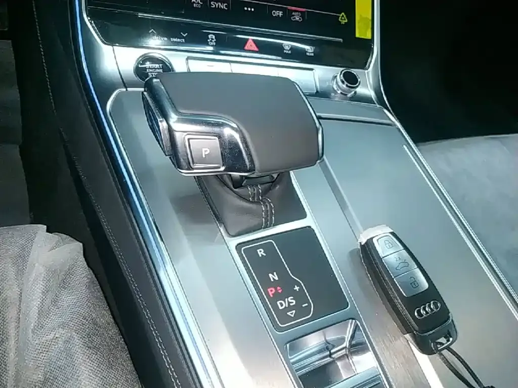 Audi A7L — фото 6