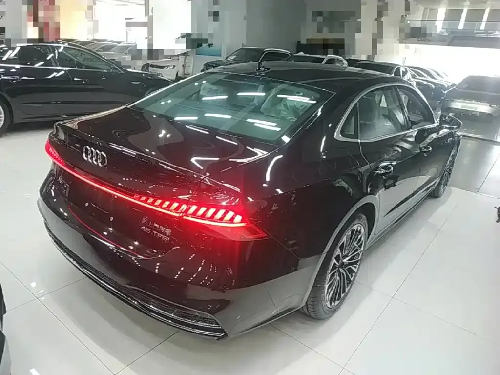Audi A7L — фото 8