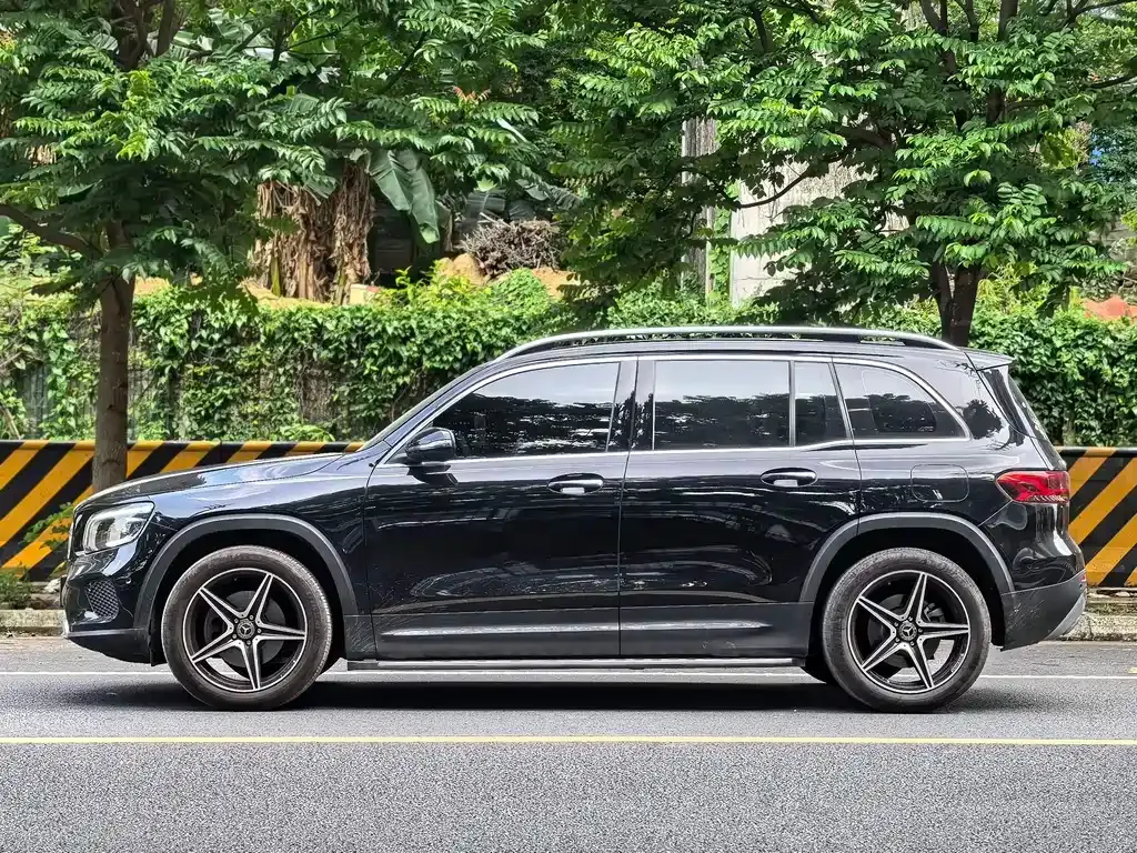 Mercedes-Benz GLB — фото 10