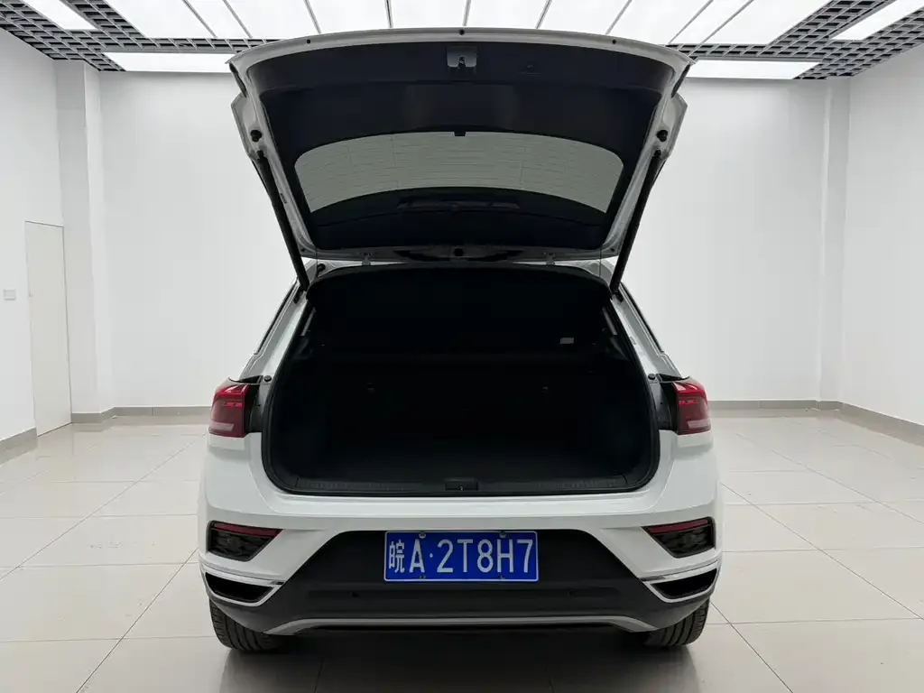 Volkswagen T-Roc — фото 10