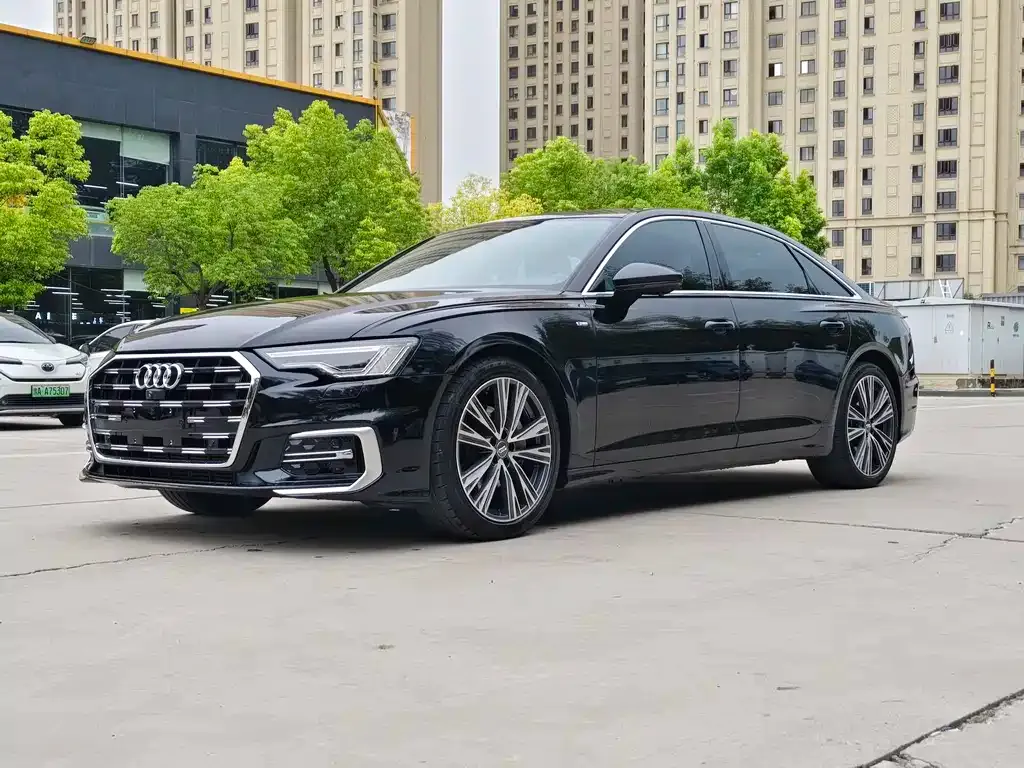 Audi A6L — фото 1