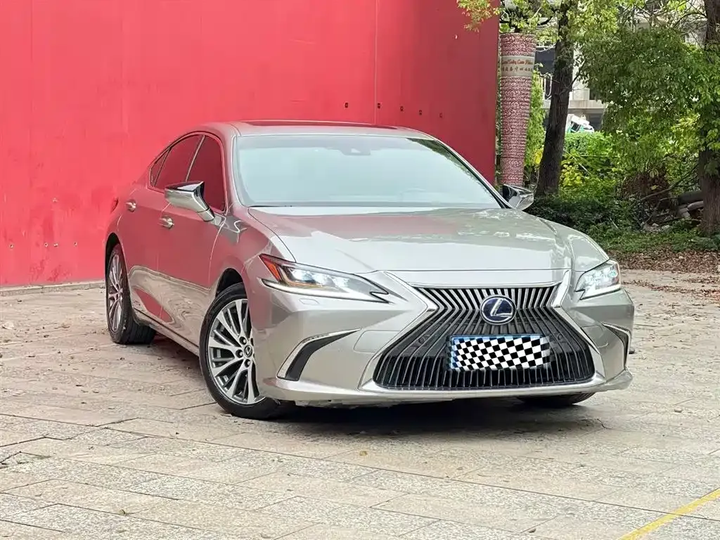Lexus ES — фото 1