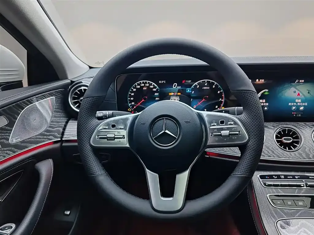 Mercedes-Benz CLS — фото 8