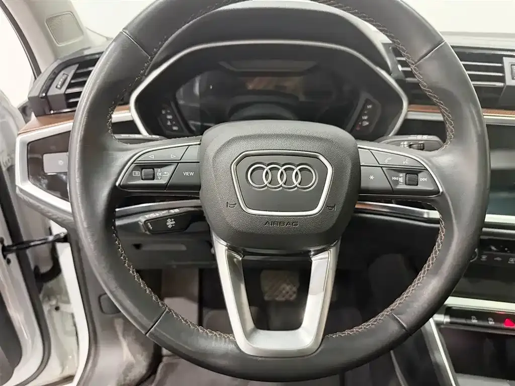Audi Q3 — фото 9