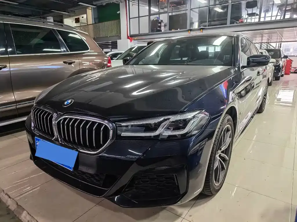 BMW 5 Series — фото 1