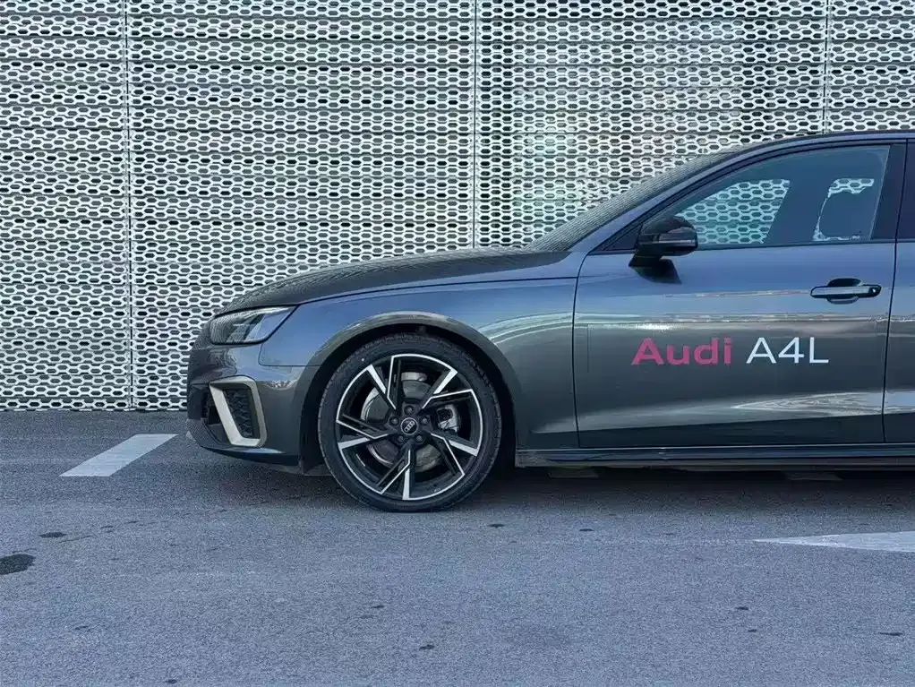 Audi A4L — фото 8