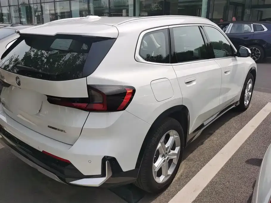 BMW iX1 2025 из CN, фото 2