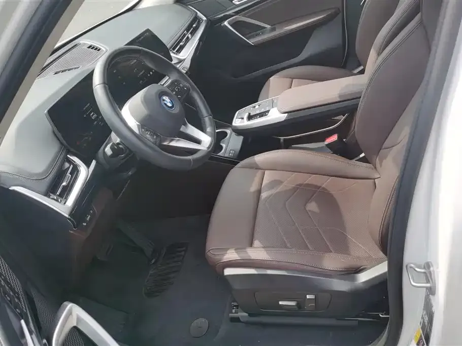 BMW iX1 2025 из CN, фото 3