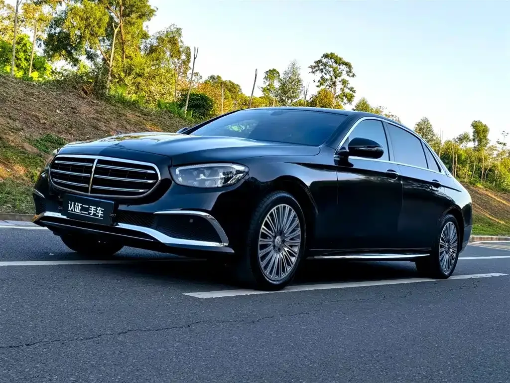 Mercedes-Benz E-Class — фото 1