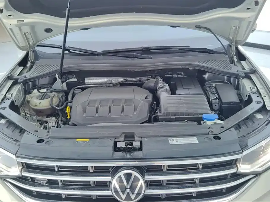 Volkswagen Tiguan L — фото 10